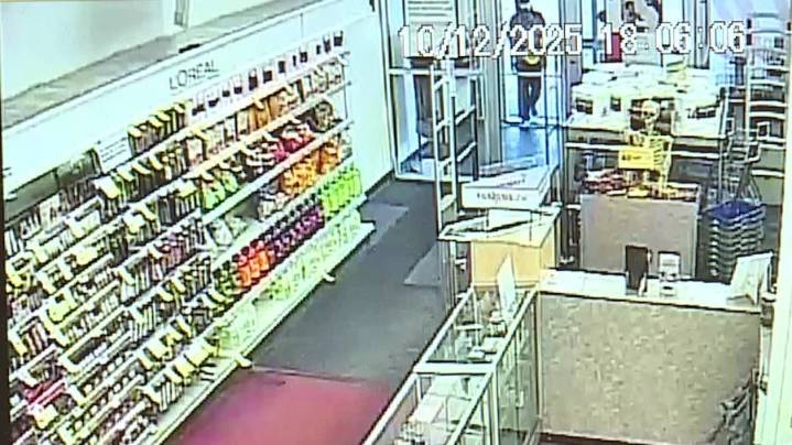 VIDEO: Bay Village police look for suspects in theft ring targeting local Walgreens