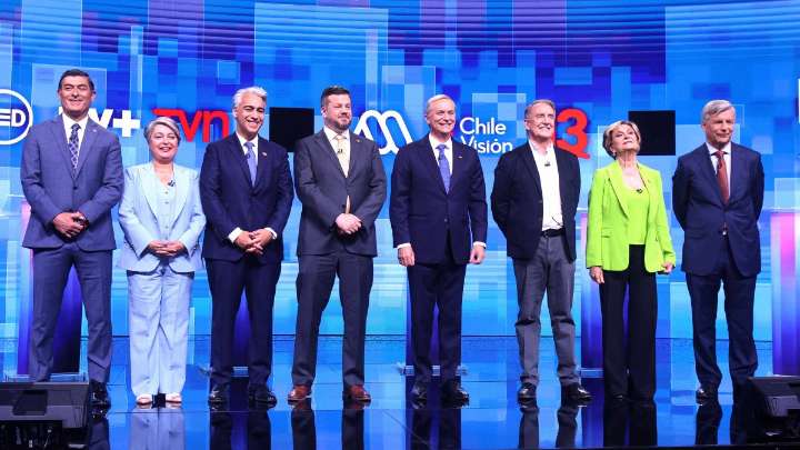 Oposición apunta a Jara y ella se desmarca del Gobierno: Los hitos del último debate antes de las elecciones presidenciales