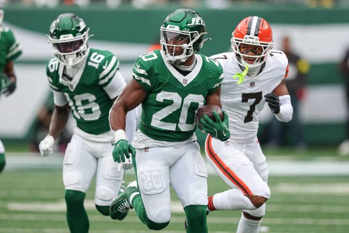 Deadspin | Jets lean on special teams, Breece Hall to beat Browns