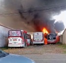 Sáenz Peña: incendio en un depósito de la empresa de colectivos San Roque causó graves daños