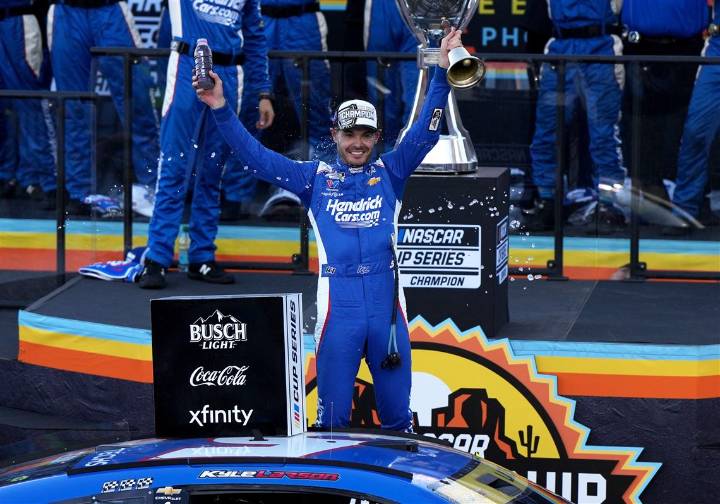 Kyle Larson wins 2nd NASCAR championship, denying Denny Hamlin in overtime