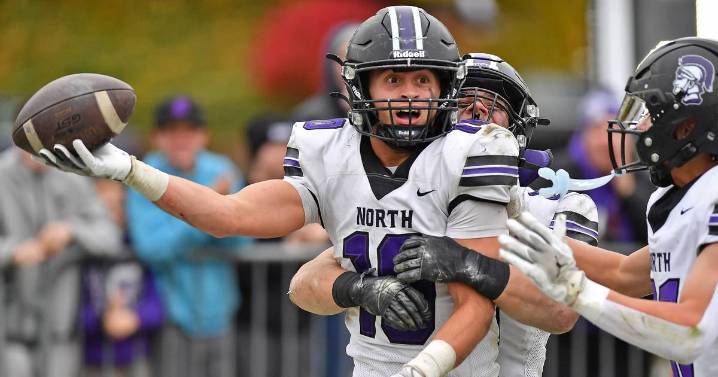 Oliver Thulin’s pick-six caps off Downers Grove North’s win over Glenbard West to return to quarterfinals – Shaw Local
