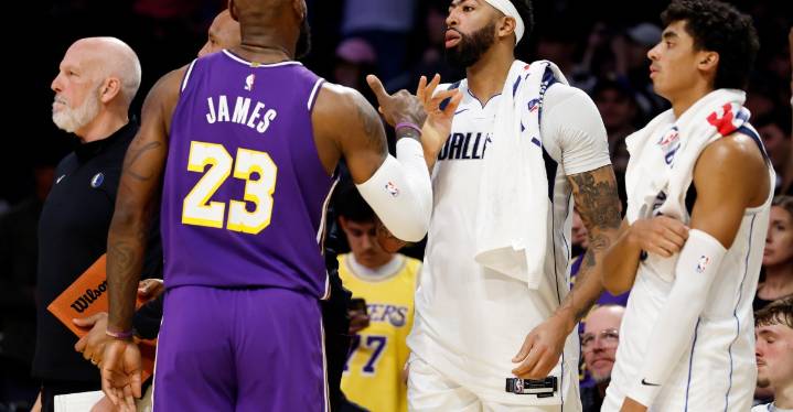 The Lakers embraced Anthony Davis in his first game back in LA