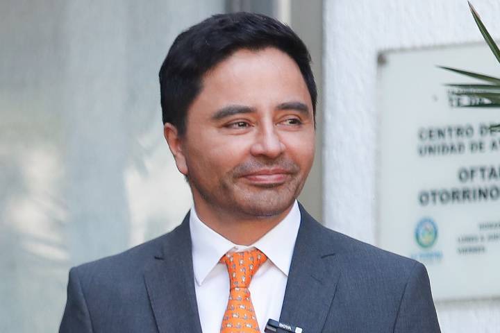 Carter defiende uso de vidrio blindado en acto de Kast y denuncia “amenazas creíbles” contra el candidato