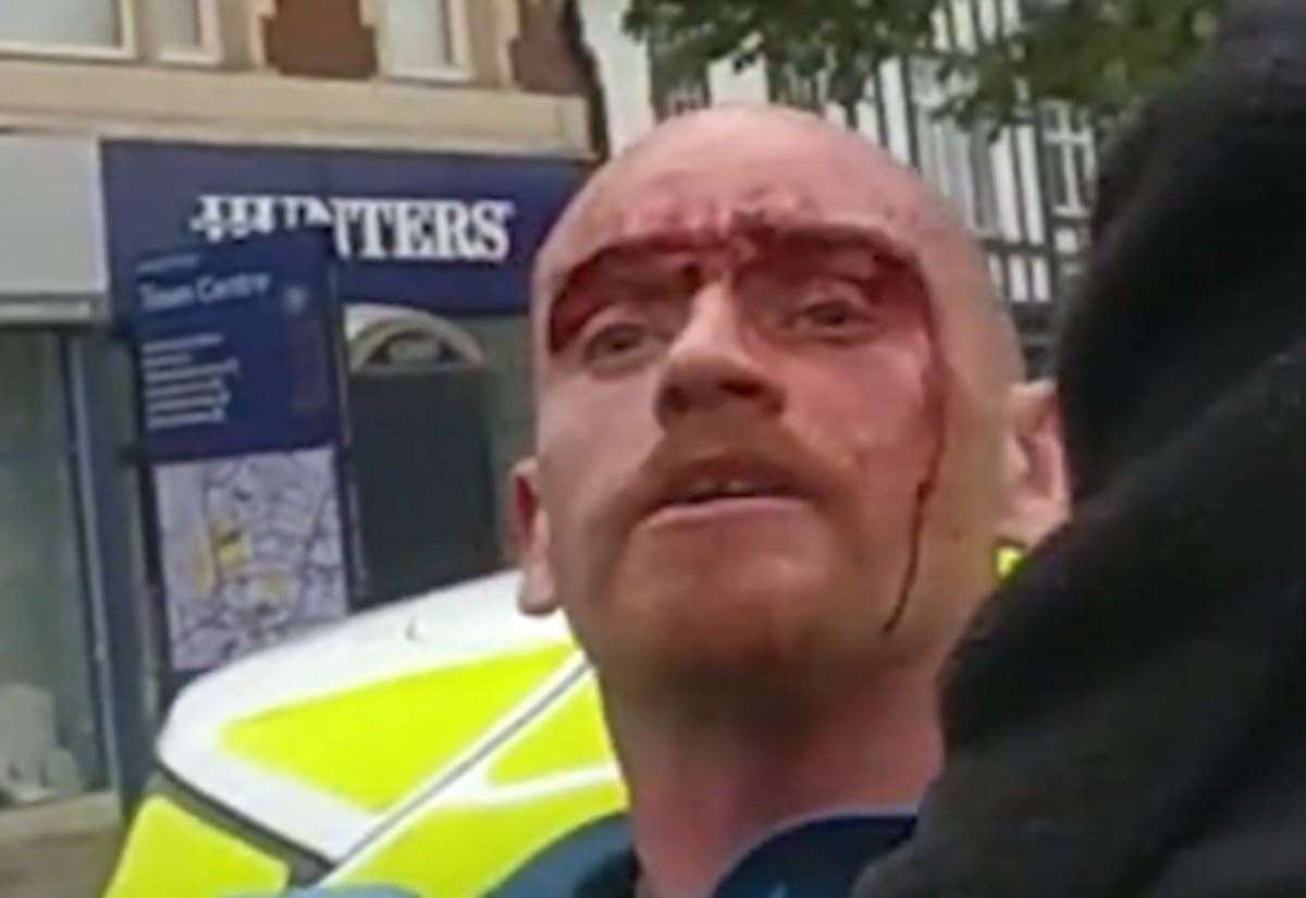 Body-worn footage captures the moment dangerous robber wanted on recall abused and threatened police in Maidstone town centre