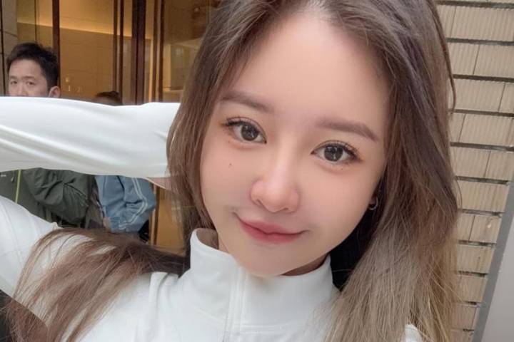 Influencer, 31, Found Dead in Bathtub. Police Believe She Was Murdered