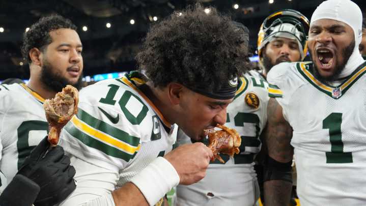 See photos of Packers' Thanksgiving Day feast after win…