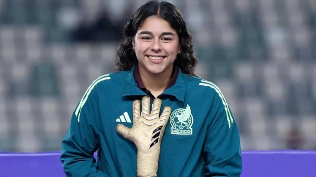 La mexicana Valentina Murrieta gana el Guante de Oro en el Mundial Sub