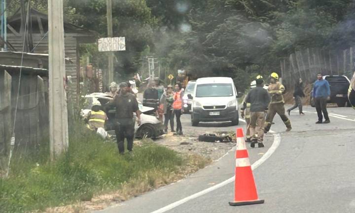 Tres fallecidos y un herido grave deja violenta colisión entre automóvil y dos camiones en ruta que une Concepción y Florida