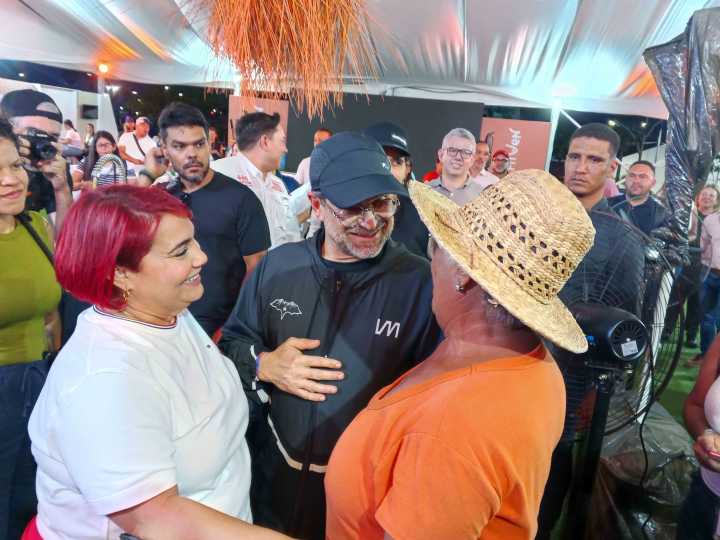 Gobernador Lacava anunció conciertos con artistas nacionales e internacionales durante Fitven 2025