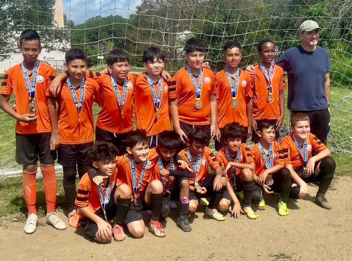 Uniondale Lobos de NYSLA celebra a lo grande