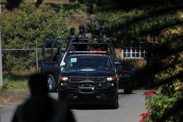 Autoridades detienen a siete y aseguran explosivos en operativo en huertas de aguacate en Michoacán