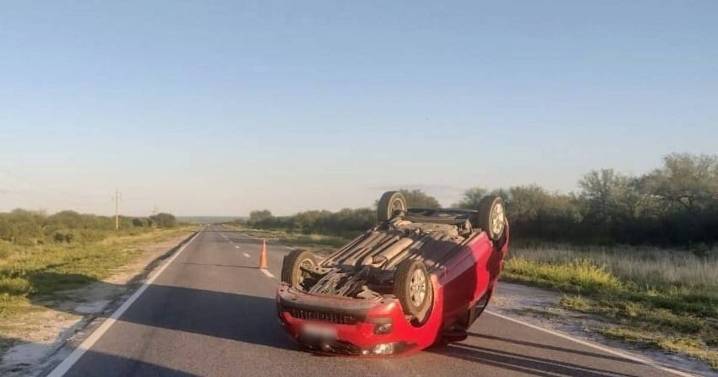 Se le cruzó un animal en la ruta y por esquivarlo volcó con su auto