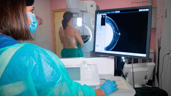 La Junta confirma que solo quedan 217 mujeres pendientes de prueba en el plan de cribado de cáncer de mama