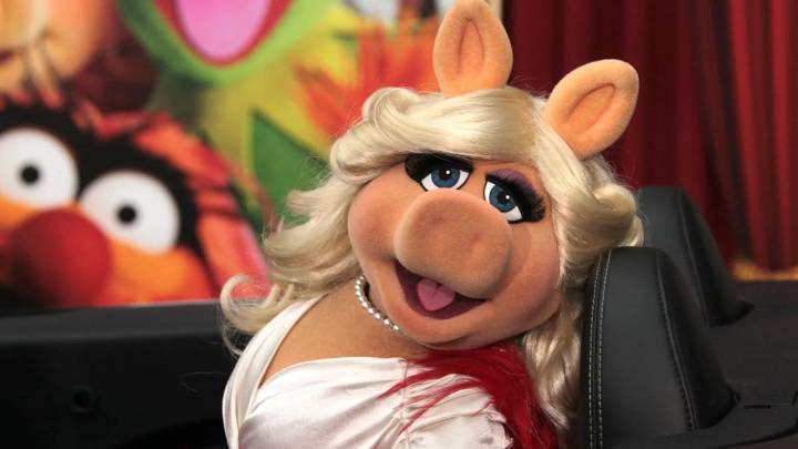 Jennifer Lawrence, Emma Stone Join Forces To Produce Miss Piggy