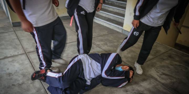 Acoso escolar: cuál es la diferencia entre el acosador activo y el pasivo o seguidor