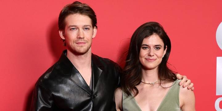 Joe Alwyn Reunites With Co-Star Alison Oliver at GQ Men of the Year Awards in Berlin | Alison Oliver, Indya Moore, Jason Isaacs, Joe Alwyn, Lennie James, Mat Hummels, Teo Yoo | Celebrity News and Goss
