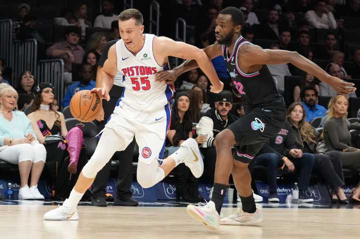Pistons hang on in high-scoring affair, beat Heat to snap two