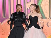 Ariana Grande explicó por qué siempre está agarrada de Cynthia Erivo en cada evento de promoción de "Wicked"
