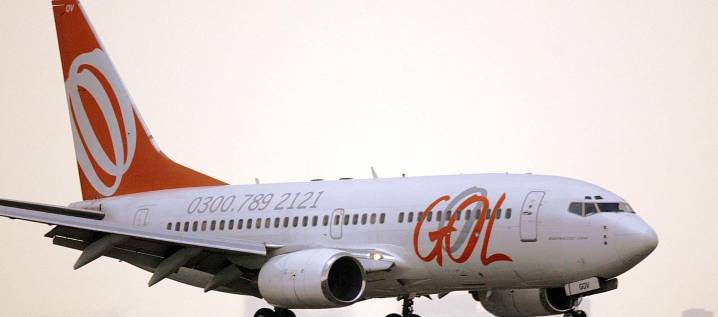 Venezuela insta a aerolíneas a reanudar vuelos antes del mediodía del miércoles