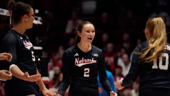 Women's College Volleyball Bracketology: Top seedings, bracket watch and more