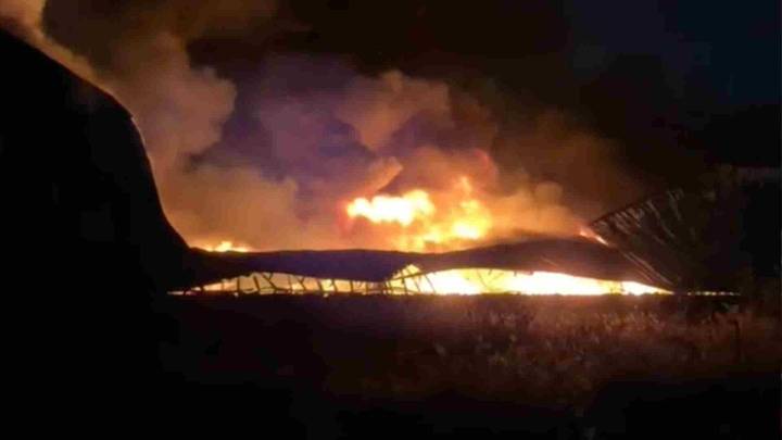 Esto se Sabe del Fuerte Incendio que Consumió Tres Bodegas en Querétaro