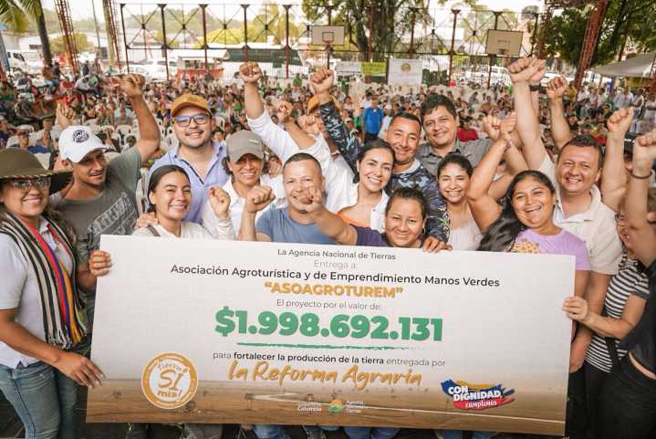 Con la entrega de 400 títulos y más de dos mil millones a proyectos productivos, Felipe Harman reafirma el compromiso del Gobierno con el Meta