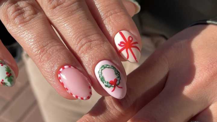 Uñas navideñas largas que rejuvenecen las manos a los 50 + y se ven perfectas a diario