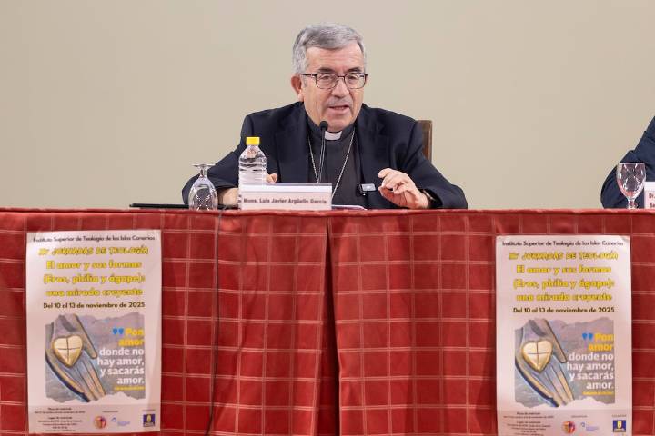 El presidente de la Conferencia Episcopal confiesa su “dolor” ante el caso de abusos del obispo de Cádiz