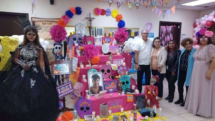 Celebran concurso de catrinas y catrines en el Centro Comunitario Granjas de Chapultepec