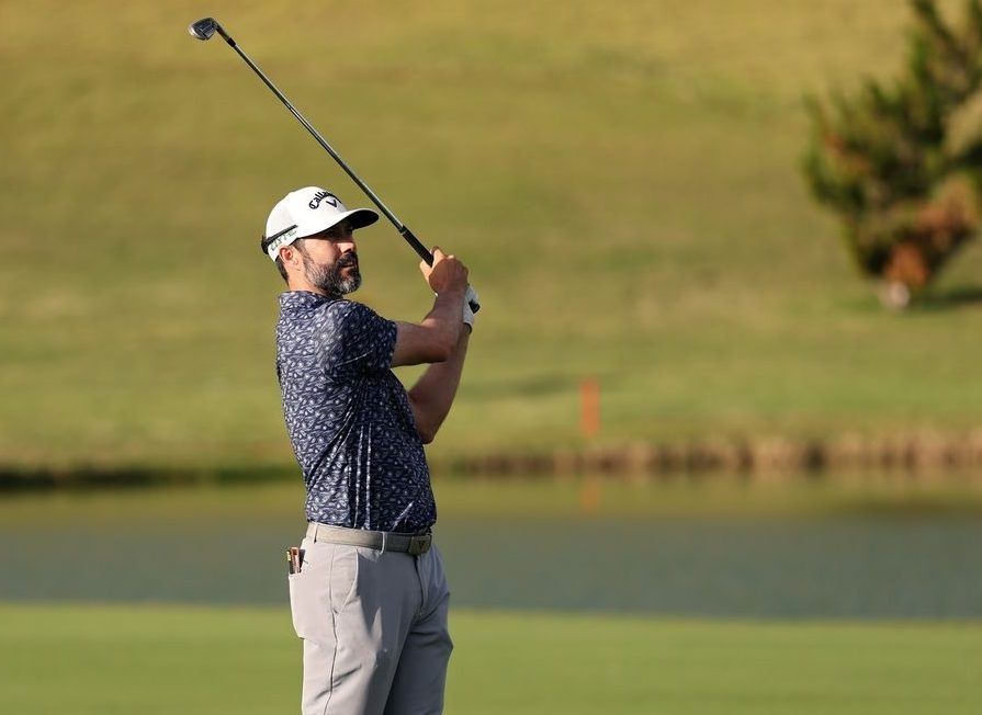 B.C.'s Adam Hadwin leads in Bermuda in last-ditch bid to keep PGA Tour card