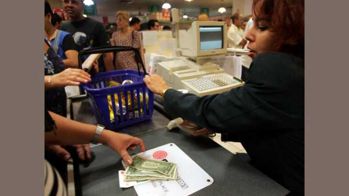 US tariff bite backs as most Americans say they spend more under tariffs