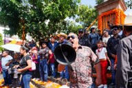 Abuchean a Ramírez Bedolla en funeral de Carlos Manzo; le gritaron ‘asesino’, ‘inutil’ hasta retirarse