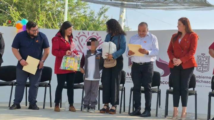 Héctor destaca como ganador del Concurso CEIBAS en Colores