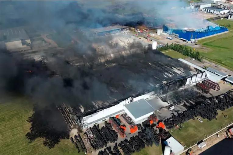 Explosión en Ezeiza: “El incendio está contenido” y aclaran que “no hay ningún riesgo para la población”