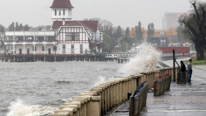 Emiten alertas por sudestada y posibles anegamientos en la Ciudad y el conurbano