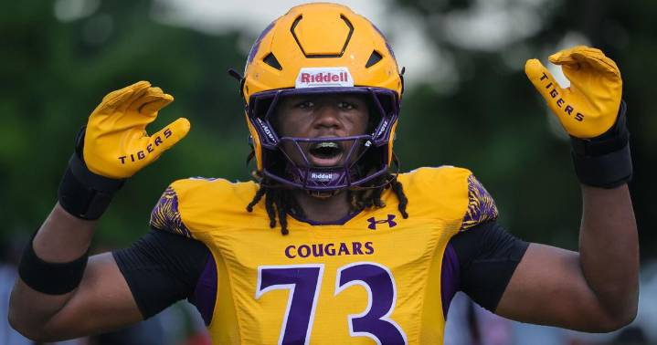 An Edna Karr offensive lineman has flipped his commitment from the Big Ten to the SEC