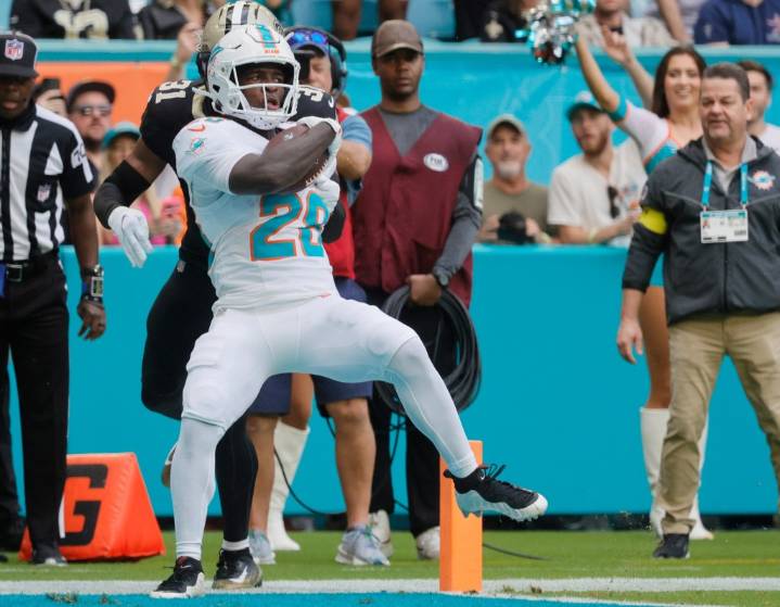 Dolphins hold on versus Saints for third straight win