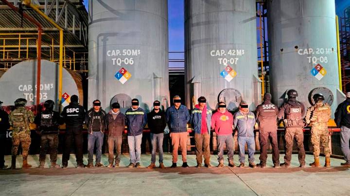 Aseguran en Veracruz 250 mil litros de "huachicol" a empresa fachada de residuos peligrosos