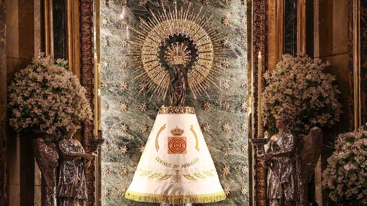 Así es el nuevo manto de la Virgen del Pilar: donado por las Cortes de Aragón y bordado en oro