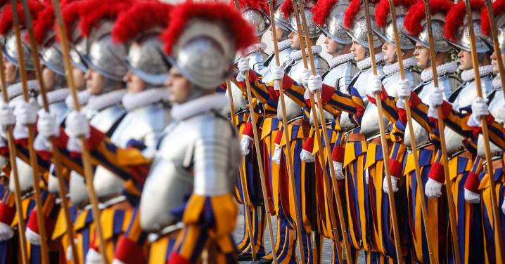 El Vaticano investiga un gesto "antisemita" en la Guardia Suiza