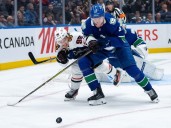 Chicago collapse leaves Canucks licking wounds | The Kingston Whig Standard
