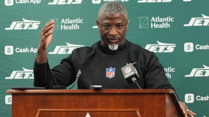 Jets coach Aaron Glenn believes team is building solid foundation for future success