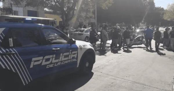 Pelea en pleno centro; motociclista hiere a taxista con arma blanca