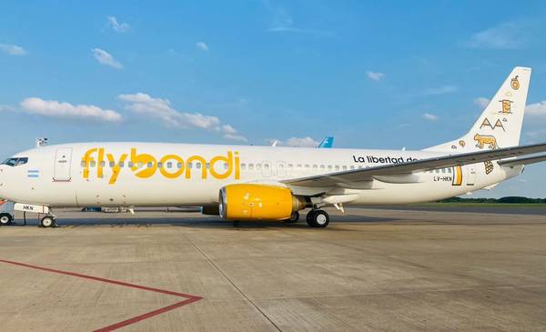 La UBA firmó un convenio con Flybondi para acceder a descuentos en pasajes