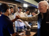 Diez mil personas en la fiesta de fin de año de Ternium: el brazo robótico que premió Paolo Rocca