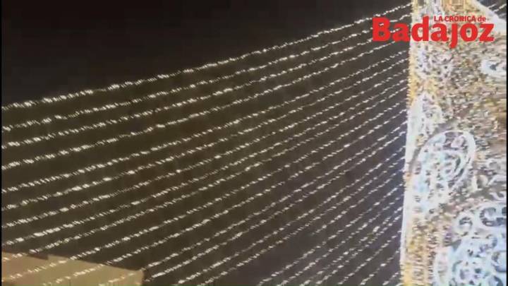 VIDEO | Las luces de Navidad de Badajoz, listas para que este viernes se enciendan a las 18.30 horas