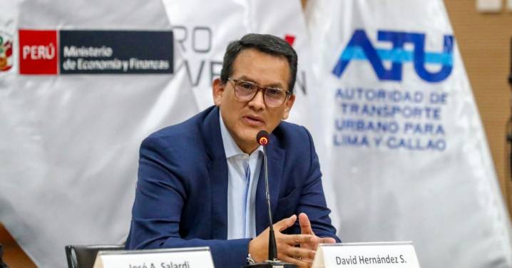 Gobierno acepta renuncia del presidente de la ATU y repone a David Hernández al cargo