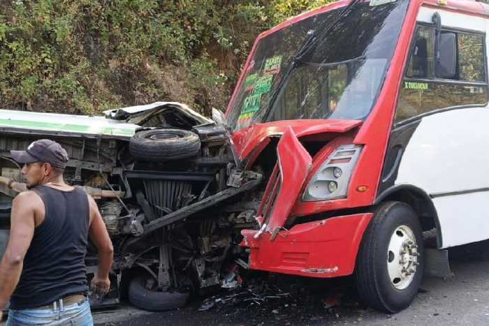 Tragedia en ruta a Chalma: 2 muertos y 20 lesionados