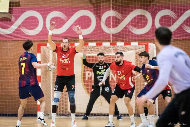 El BM Proin vuelve a ganar y se coloca colíder de DH Plata